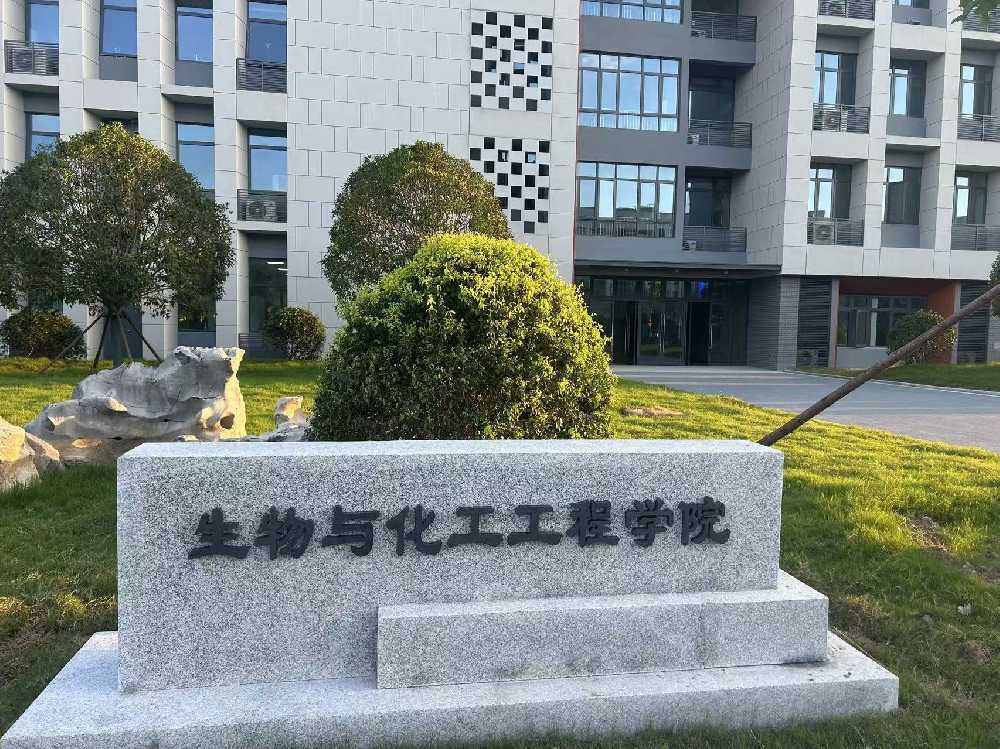 源城区扬州职业大学体育场高杆灯项目